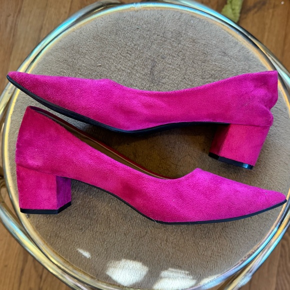 EUC No Brand Fuchsia Suede Pointy-Toe Pumps - 2” heel - Picture 4 of 7
